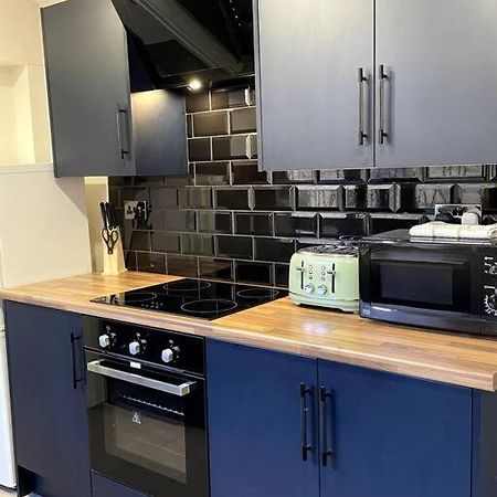 Central Area Terraced House With Private Hot Tub ลินคอล์น ภายนอก รูปภาพ