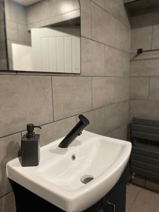 Central Area Terraced House With Private Hot Tub ลินคอล์น ภายนอก รูปภาพ