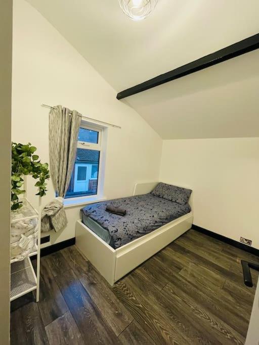 Central Area Terraced House With Private Hot Tub ลินคอล์น ภายนอก รูปภาพ