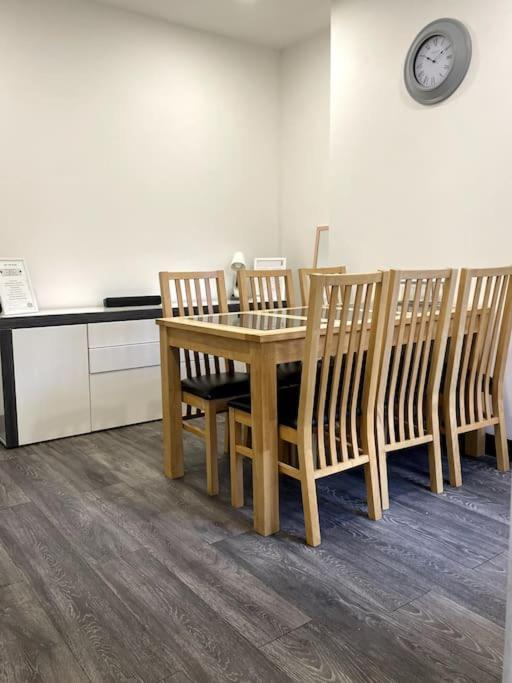 Central Area Terraced House With Private Hot Tub ลินคอล์น ภายนอก รูปภาพ