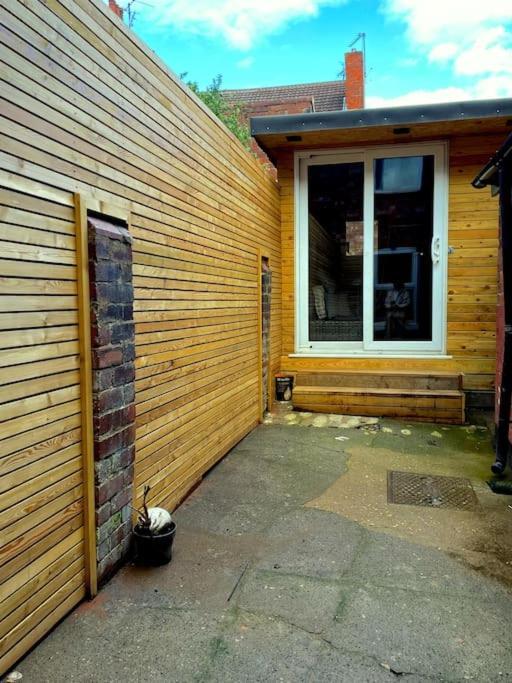 Central Area Terraced House With Private Hot Tub ลินคอล์น ภายนอก รูปภาพ