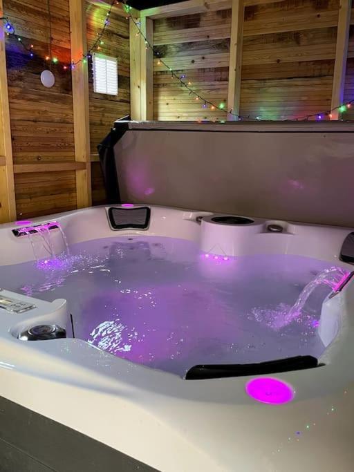 Central Area Terraced House With Private Hot Tub ลินคอล์น ภายนอก รูปภาพ