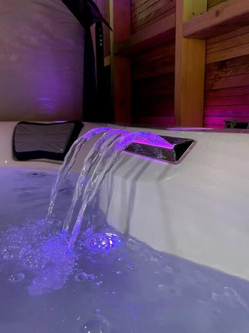 Central Area Terraced House With Private Hot Tub ลินคอล์น ภายนอก รูปภาพ