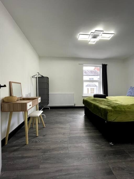 Central Area Terraced House With Private Hot Tub ลินคอล์น ภายนอก รูปภาพ