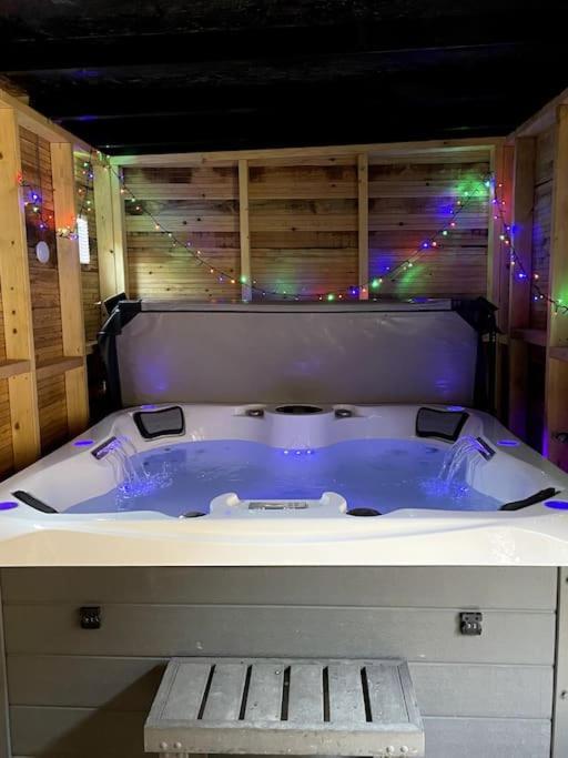 Central Area Terraced House With Private Hot Tub ลินคอล์น ภายนอก รูปภาพ