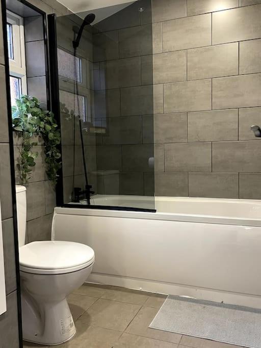 Central Area Terraced House With Private Hot Tub ลินคอล์น ภายนอก รูปภาพ